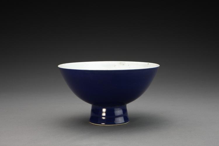 雍正款祭蓝釉高足碗