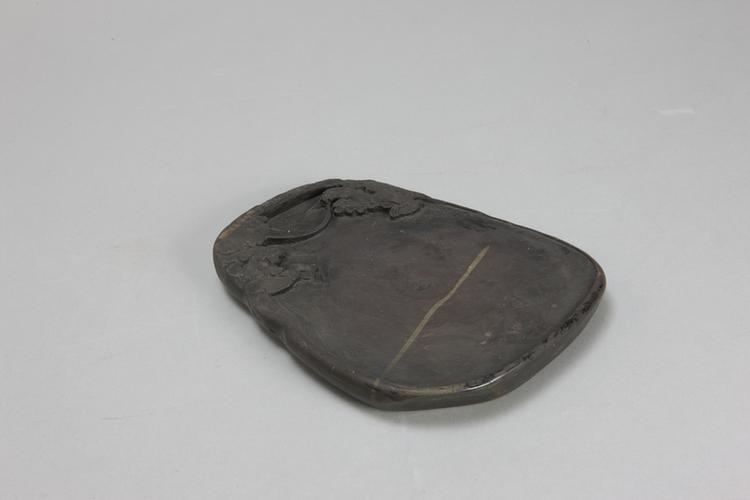 端石雕云龙随形砚