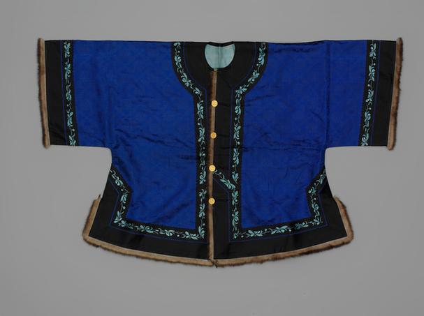 蓝色回纹暗花缎镶貂皮边对襟夹马褂