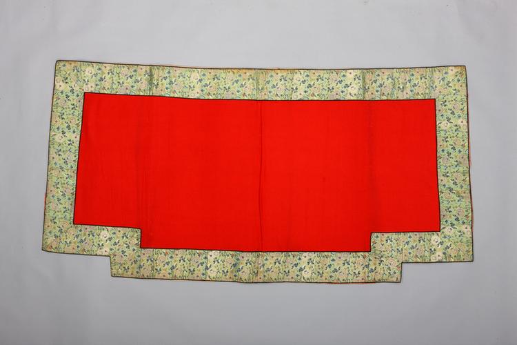 红色呢绿锦缘鞍韂