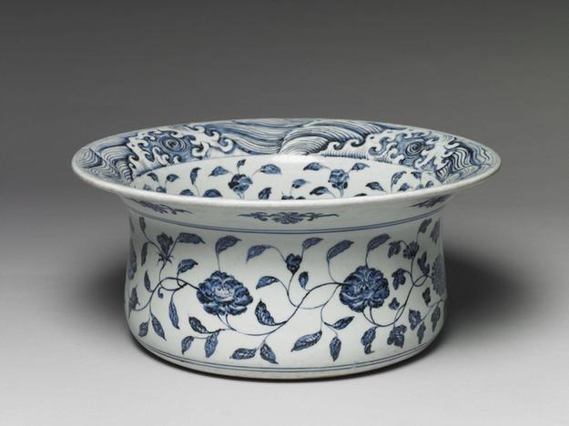 青花波涛花卉纹折沿洗