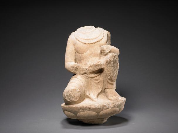 石供养菩萨跪像