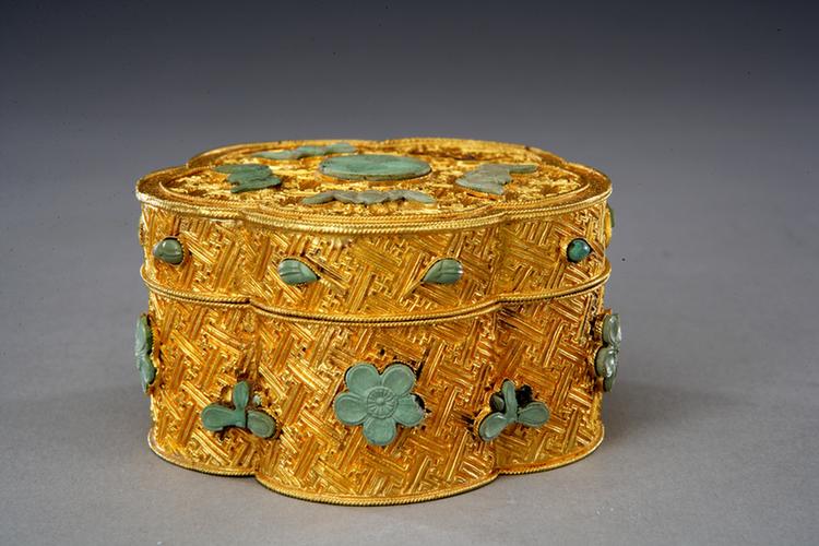 金嵌松石梅花式盒