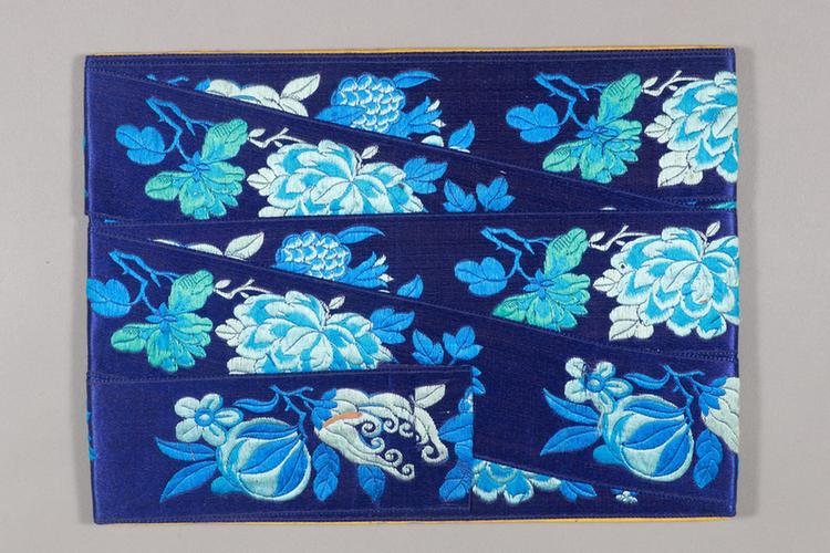 宝蓝色缎地三蓝三多牡丹纹绦