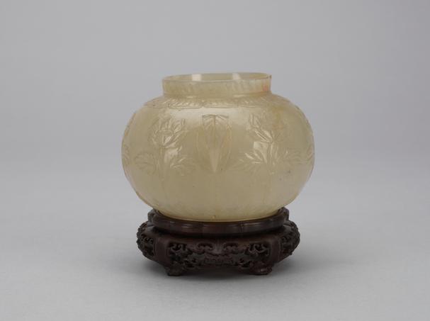 痕都斯坦青玉双叶耳莲花式罐