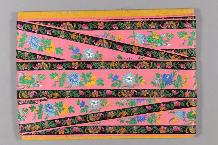 粉红色缎地牡丹荷花菊桃花纹绦