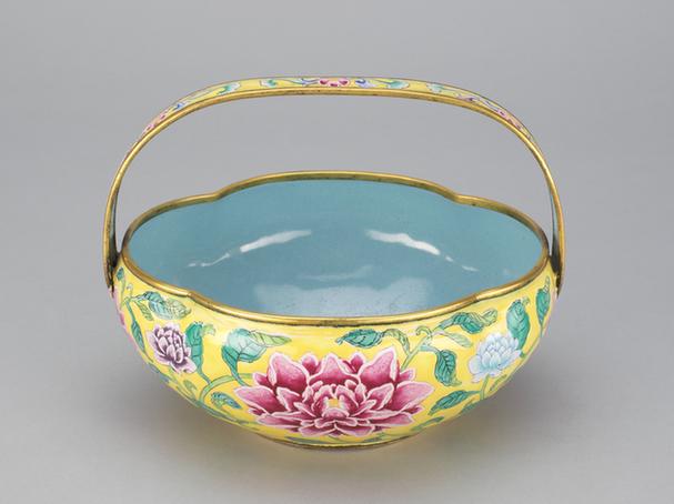 画珐琅牡丹花海棠式花篮