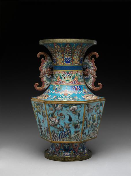 掐丝珐琅凸花六方蝠耳瓶