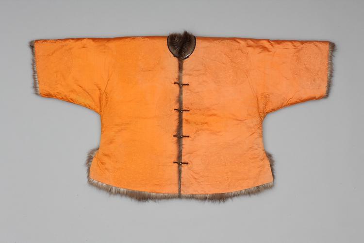 金黄色暗团龙缎扫雪貂皮行褂