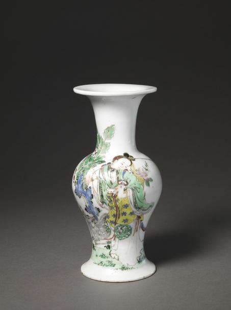 德化窑红绿彩人物图瓶