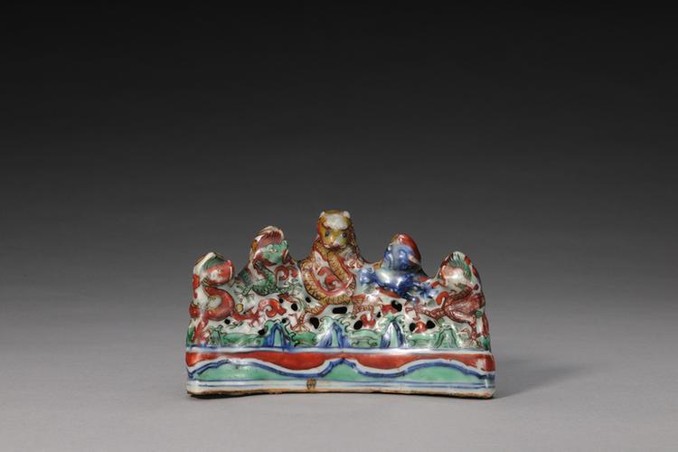 万历款青花加彩五龙纹笔山