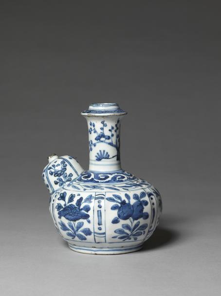 青花花果纹军持