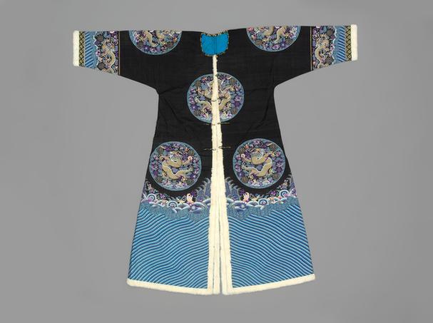 石青色缂丝八团彩云蓝龙纹镶皮边龙褂