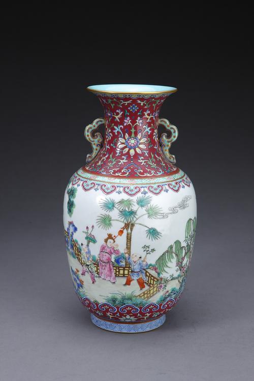 嘉庆款粉彩婴戏图双耳撇口瓶