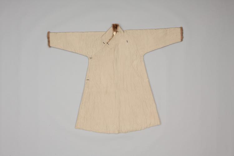 灰色团花纹暗花绸天马皮袍