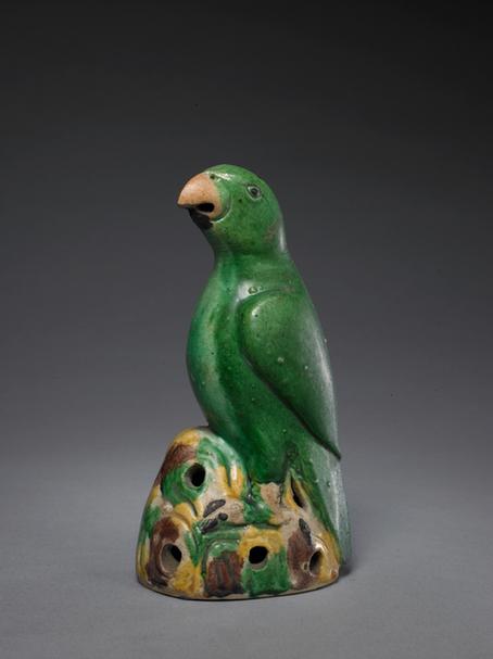 素三彩瓷鹦鹉