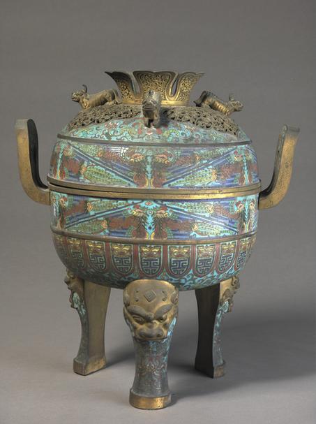 掐丝珐琅勾莲双凤纹双耳三足盖炉