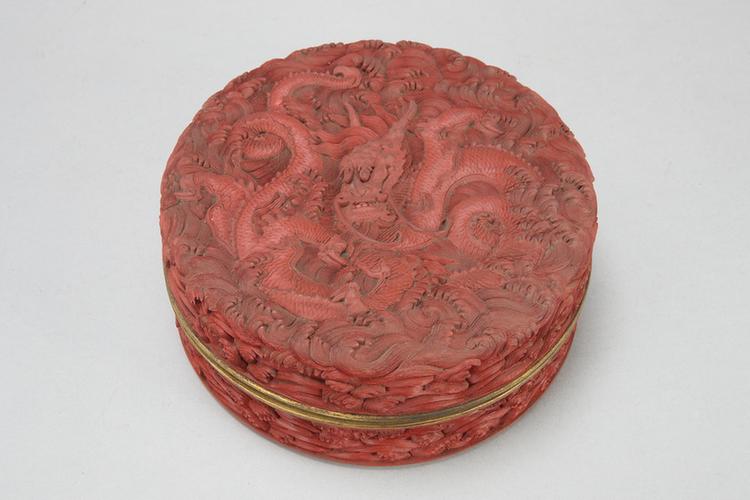 剔红海水蟠龙纹圆盒