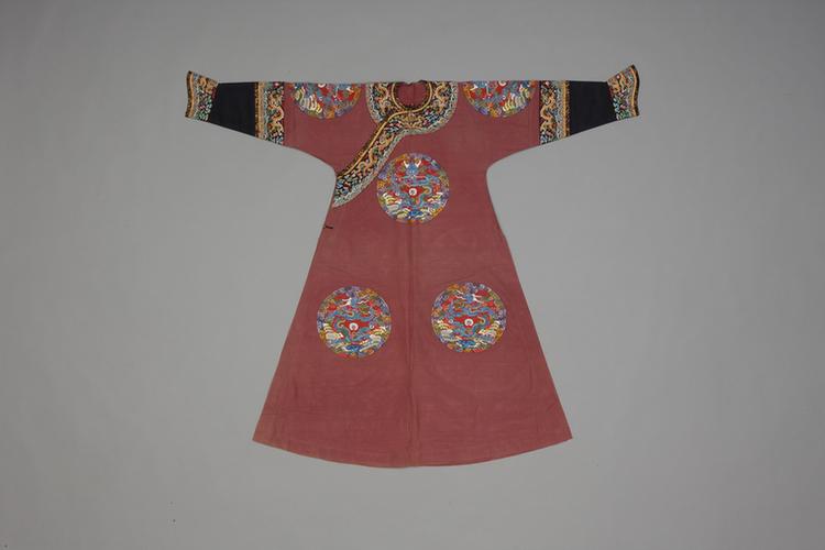 绛色纱缀绣八团彩云蓝龙纹女单龙袍