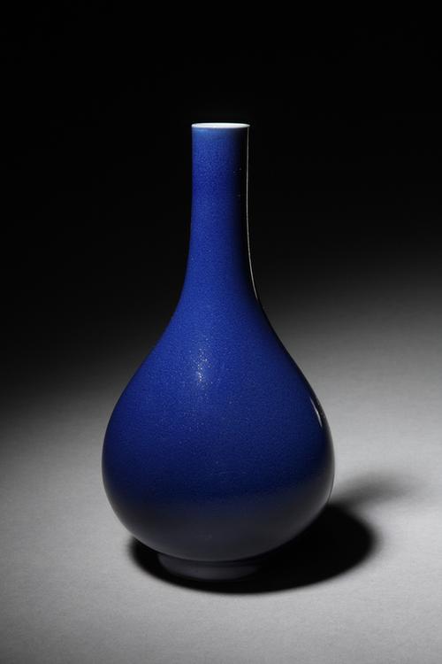 雍正款祭蓝釉胆式瓶