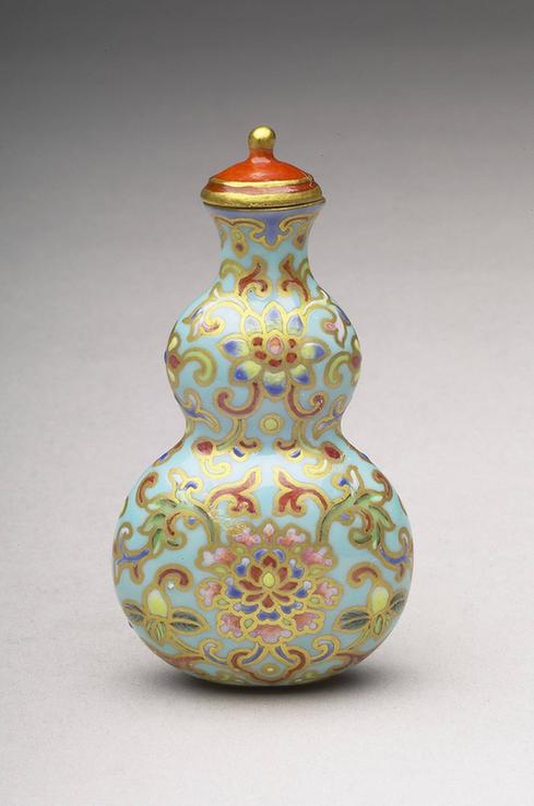 嘉庆 釉上彩蓝地花卉纹鼻烟壶