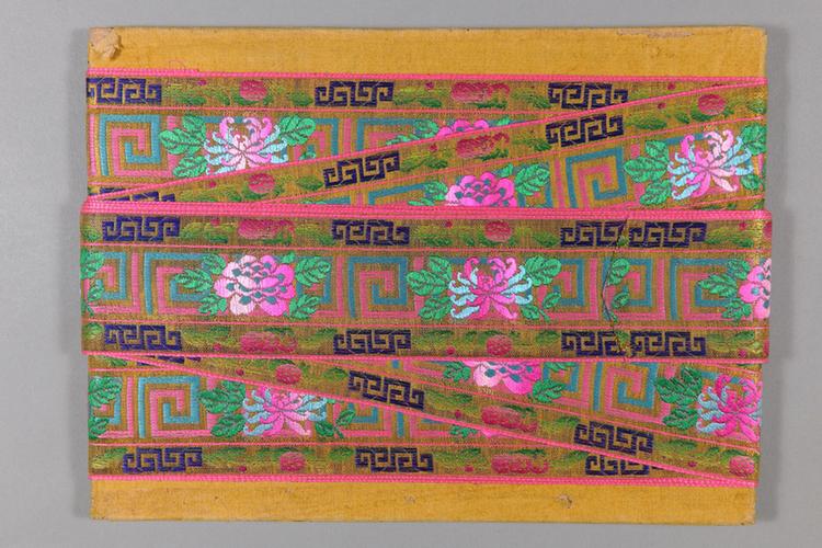 金地牡丹菊花纹绦