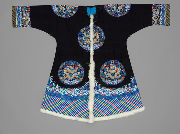 石青色缂丝八团云蝠寿八宝金龙纹天马皮边女龙褂