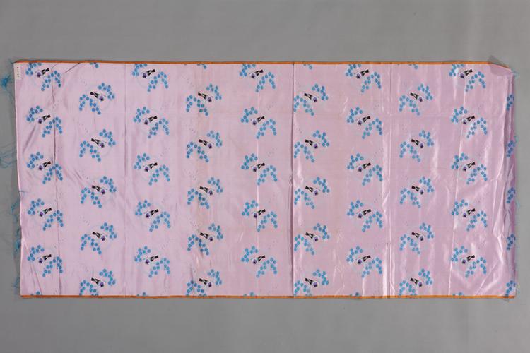 粉色喜鹊松月纹花缎