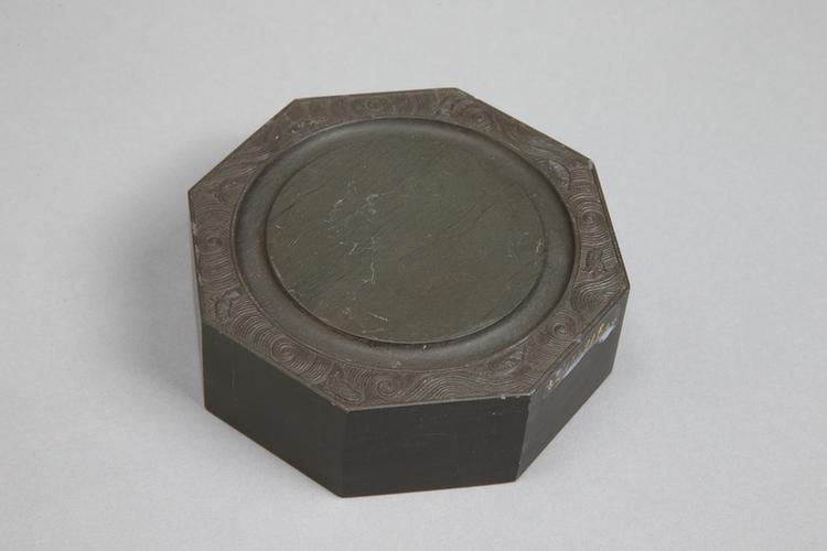 御铭歙石仿唐八棱砚