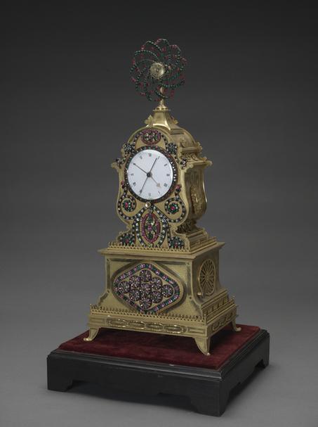 铜镀金转皮球花钟