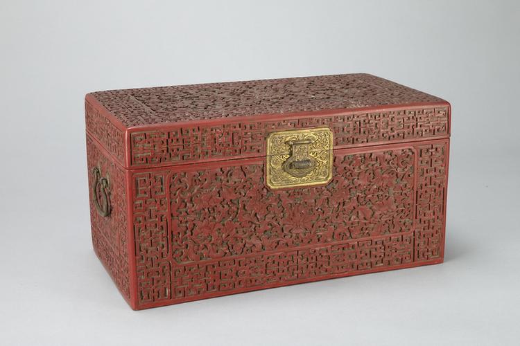 剔红开光博古缠枝莲纹长方箱