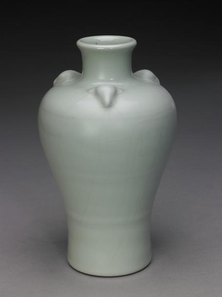 乾隆款仿官釉凸弦纹三牺梅瓶