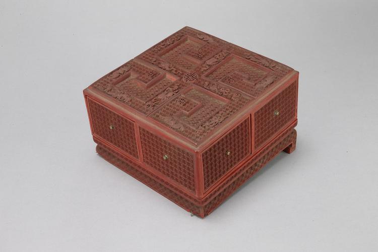 剔红锦地花果暗八仙纹方匣