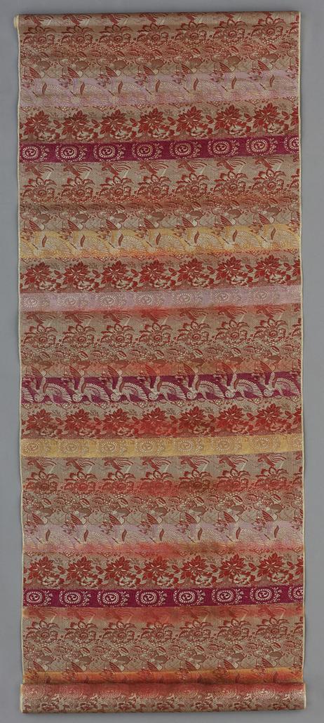 红色地花鸟纹锦