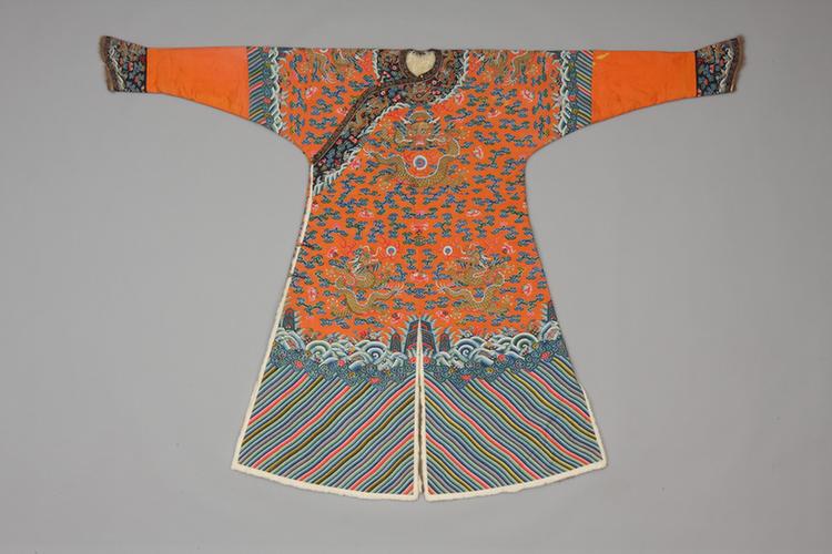 杏黄色缂丝彩云金龙纹镶羊皮灰鼠皮男蟒袍