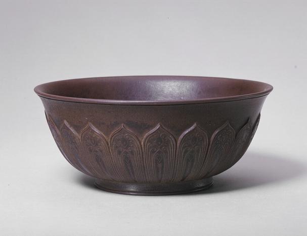 陈觐侯款宜兴窑紫砂凸莲瓣碗