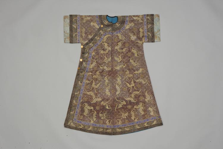 绛色缂银万字地金银蝠团寿纹棉衬衣