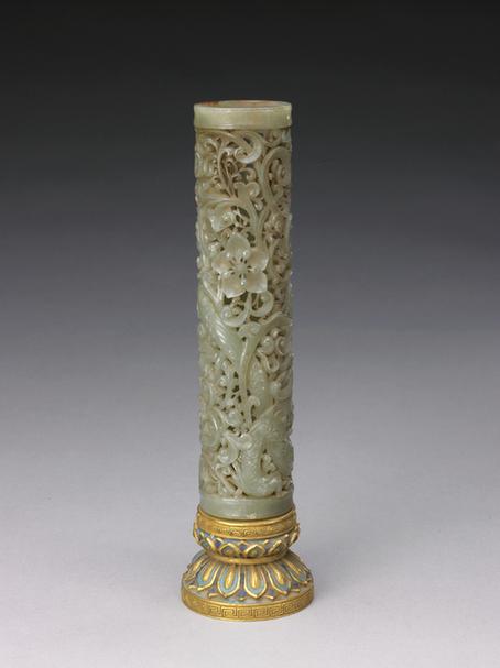 青玉镂雕花卉蟠龙纹香筒