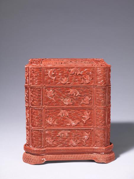 乾隆款剔红山水人物图开光赤壁图三层方盒