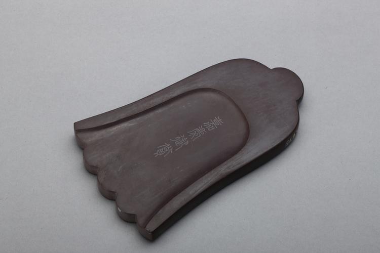 嘉庆御赏铭紫端石钟形砚