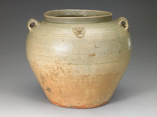 青釉塑贴兽面四系罐