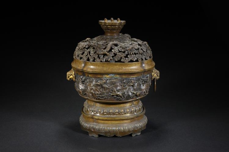 宣德款铜龙凤海兽纹海棠式熏炉