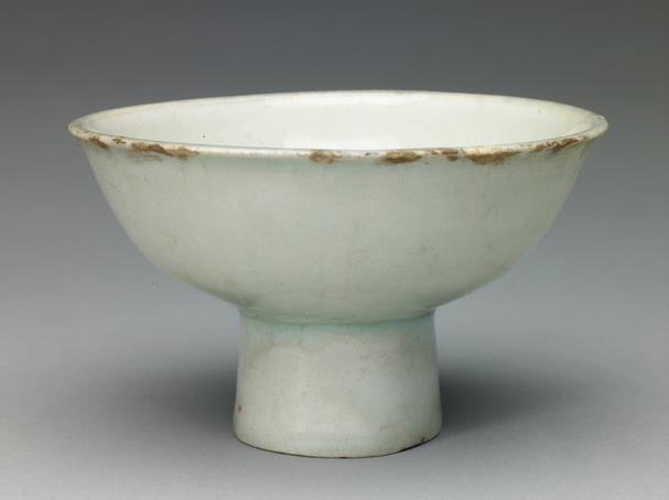青白釉高足碗
