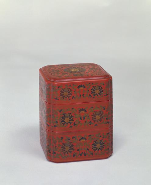 填漆缠枝莲纹方形委角二层盒