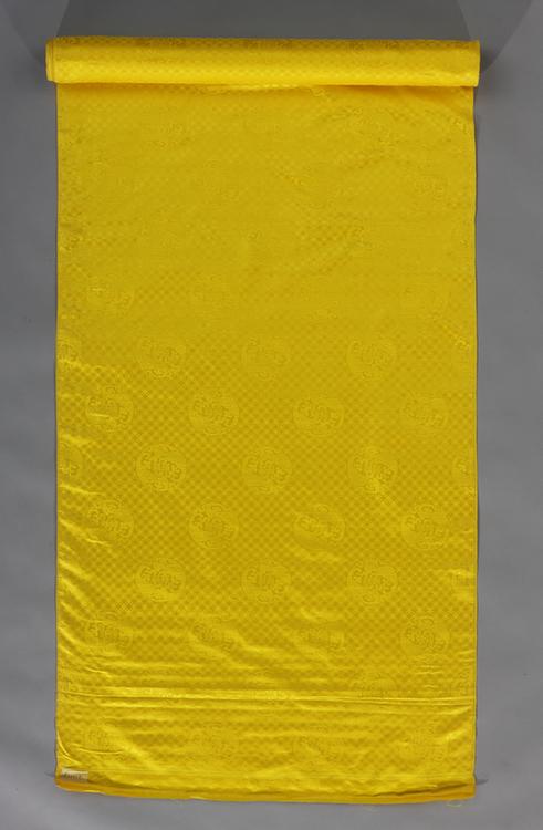 明黄色团福在眼前纹暗花缎