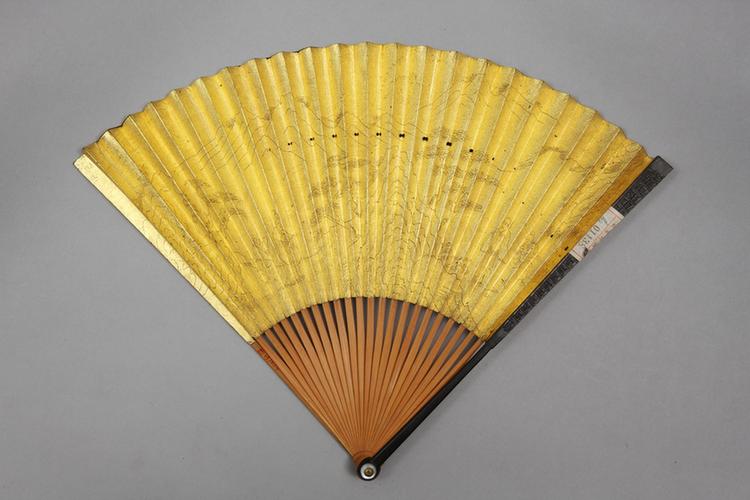 红木雕花股金面画山水人物图面折扇