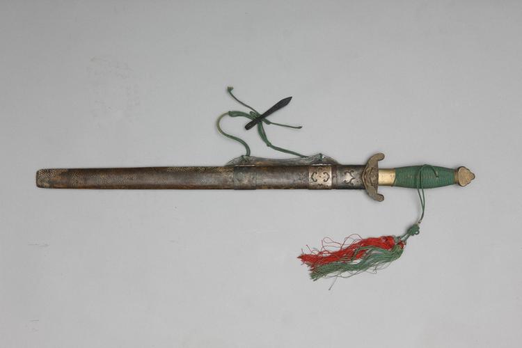 铜柄鲨鱼皮鞘剑