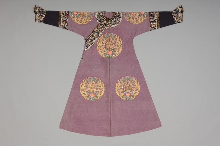 藕荷色实地纱缀绣平金八团夔龙单袍