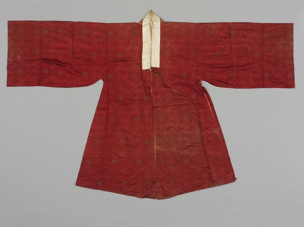 枣红色织金团寿字云龙纹暗花缎女帔