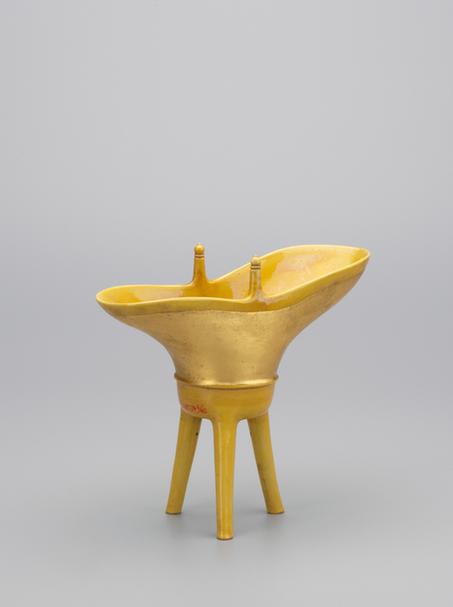 乾隆款黄釉涂金爵